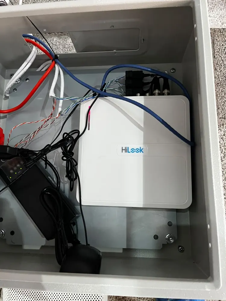 Gabinete con grabador de cámaras – trabajo de MisterTech en Chihuahua